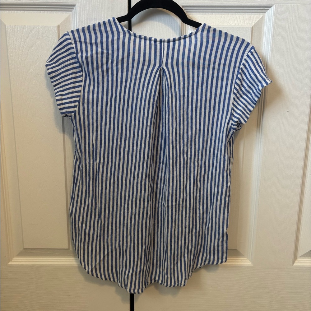 Liz Claiborne Women’s Blue and White Striped Button Up Shirt - Picture 3 of 6